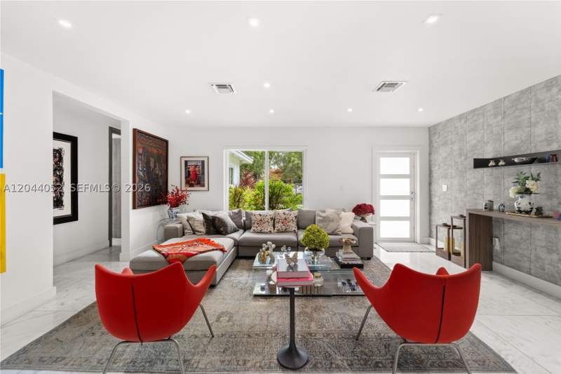 3 bedroom SingleFamilyResidence at 721 Bird Rd, Louise Park, Coral Gables — photo 2