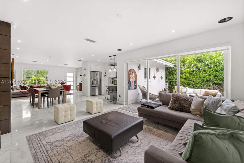 3 bedroom SingleFamilyResidence at 721 Bird Rd, Louise Park, Coral Gables — photo 5