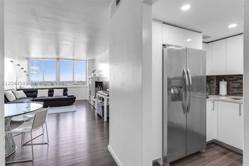 3 bedroom Condominium at 7441 Wayne Ave 10H, Parkview Point Condo, Miami Beach — photo 3