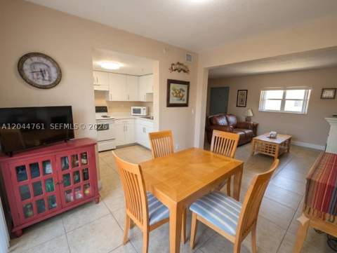21 E 3rd St 205, Hialeah FL - photo 12 of 15