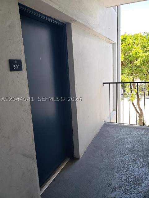 4550 W 16th Ave 301, Hialeah FL - photo 11 of 31