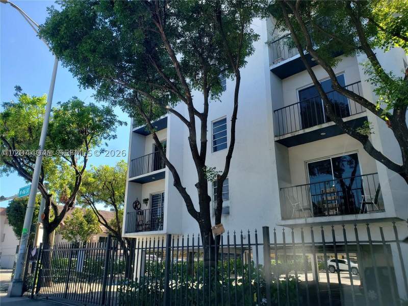 3 bedroom Condominium at 4550 W 16th Ave 301, Casa Bella Condo, Hialeah — photo 2