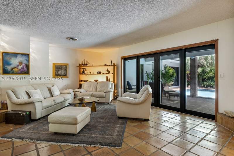 4 bedroom SingleFamilyResidence at 11100 SW 67th Ave, Hampshire Ests, Pinecrest — photo 3
