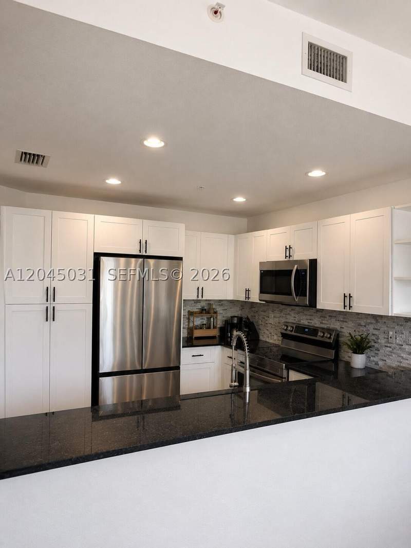 3 bedroom Condominium at 10885 NW 89th Ter 203, Coronado At Doral II Cond, Doral — photo 3
