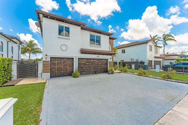 6 bedroom SingleFamilyResidence at 15262 SW 11th St, A B At Tamiami Trail Phas, Miami — photo 2
