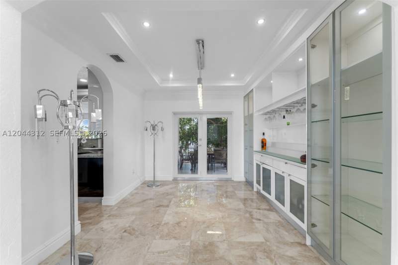 6 bedroom SingleFamilyResidence at 15262 SW 11th St, A B At Tamiami Trail Phas, Miami — photo 5