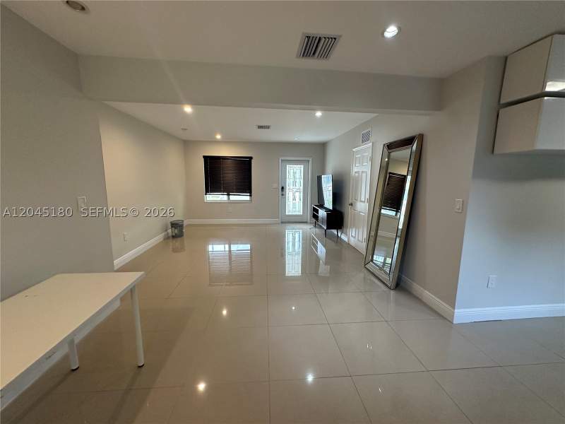 3 bedroom SingleFamilyResidence at 2155 Biarritz Dr, Isle Of Normandy Miami Vi, Miami Beach — photo 2