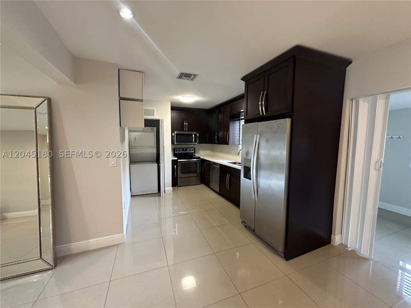 3 bedroom SingleFamilyResidence at 2155 Biarritz Dr, Isle Of Normandy Miami Vi, Miami Beach — photo 3