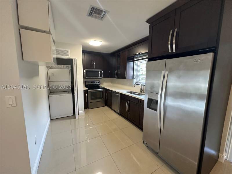 3 bedroom SingleFamilyResidence at 2155 Biarritz Dr, Isle Of Normandy Miami Vi, Miami Beach — photo 4