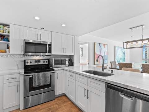 400 S Pointe Dr 1102, Miami Beach FL - photo 14 of 34
