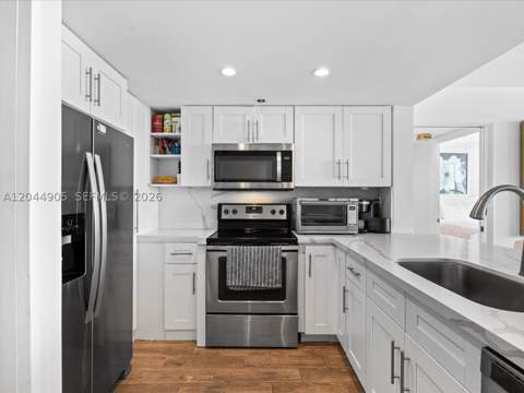 400 S Pointe Dr 1102, Miami Beach FL - photo 15 of 34