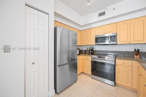 6861 SW 44th St 202, Miami FL - photo 11 of 49