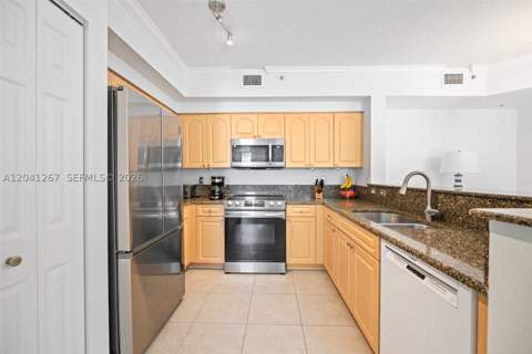 6861 SW 44th St 202, Miami FL - photo 12 of 49