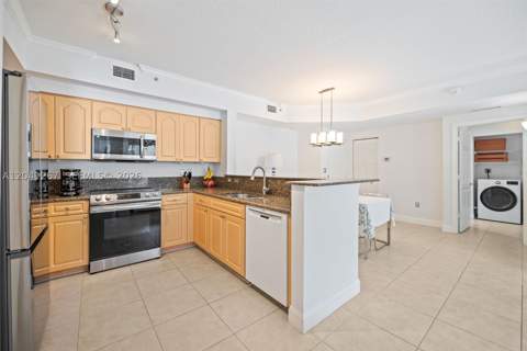 6861 SW 44th St 202, Miami FL - photo 13 of 49