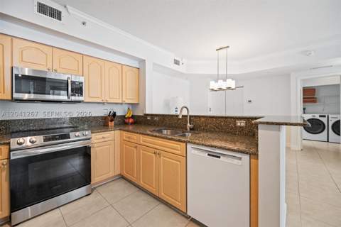 6861 SW 44th St 202, Miami FL - photo 14 of 49