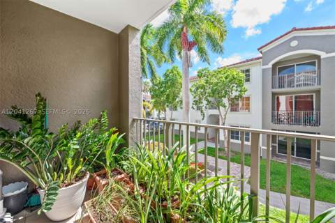 6861 SW 44th St 202, Miami FL - photo 18 of 49