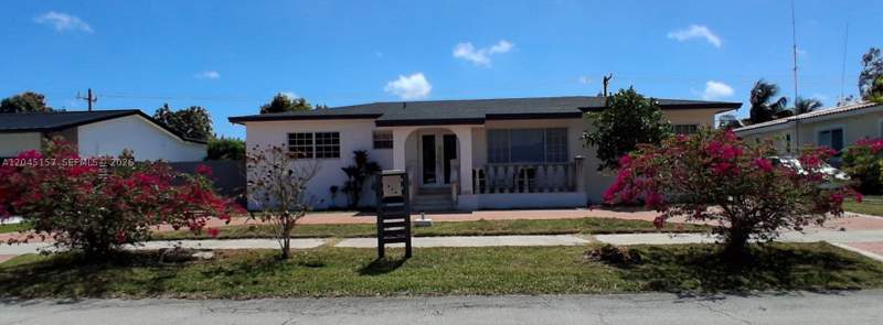 4 bedroom SingleFamilyResidence at 8240 SW 38th St, Deal Estates, Miami — photo 2