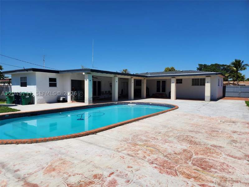 4 bedroom SingleFamilyResidence at 8240 SW 38th St, Deal Estates, Miami — photo 4
