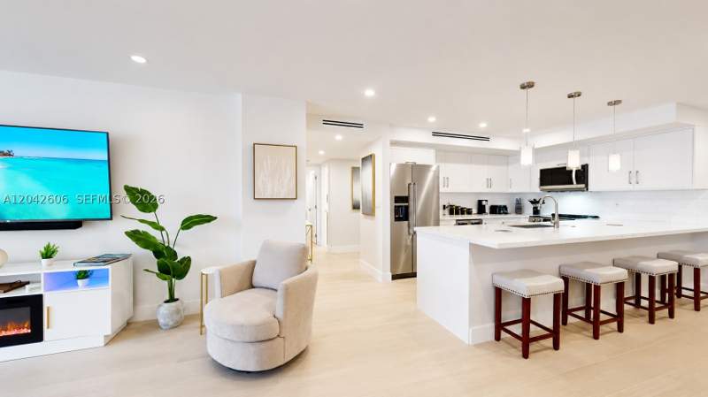 2 bedroom Condominium at 177 Ocean Lane Dr 213, Key Biscayne Commodore Cl, Key Biscayne — photo 2