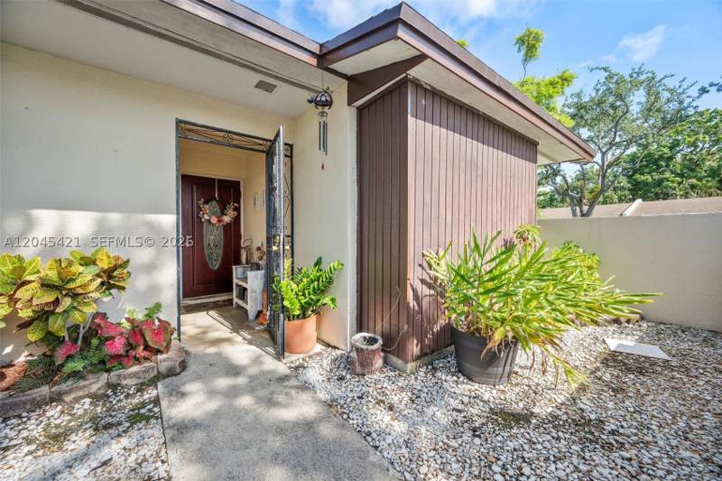 3 bedroom Villa at 13776 Kendale Lakes Dr, Kendale Lakes North Sec 1, Miami — photo 5