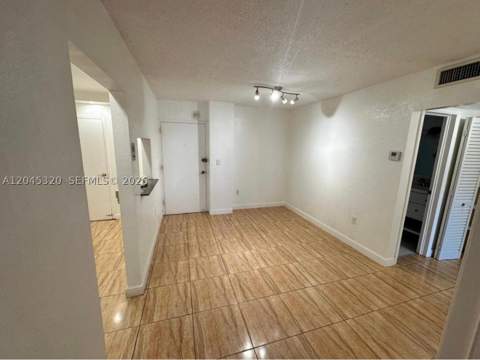 1470 NE 125th Ter 412, North Miami FL - photo 14 of 17