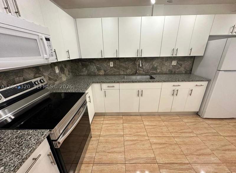 1 bedroom Condominium at 1470 NE 125th Ter 412, Three Horizons North Cond, North Miami — photo 3