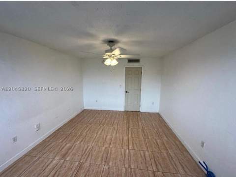 1470 NE 125th Ter 412, North Miami FL - photo 6 of 17