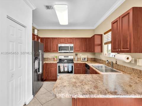 8887 SW 225th St, Cutler Bay FL - photo 17 of 64