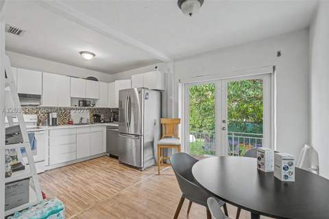 702 Boabadilla St, Coral Gables FL - photo 14 of 35