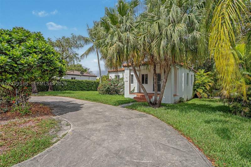 3 bedroom SingleFamilyResidence at 702 Boabadilla St, Coral Gables Flagler Stre, Coral Gables — photo 3
