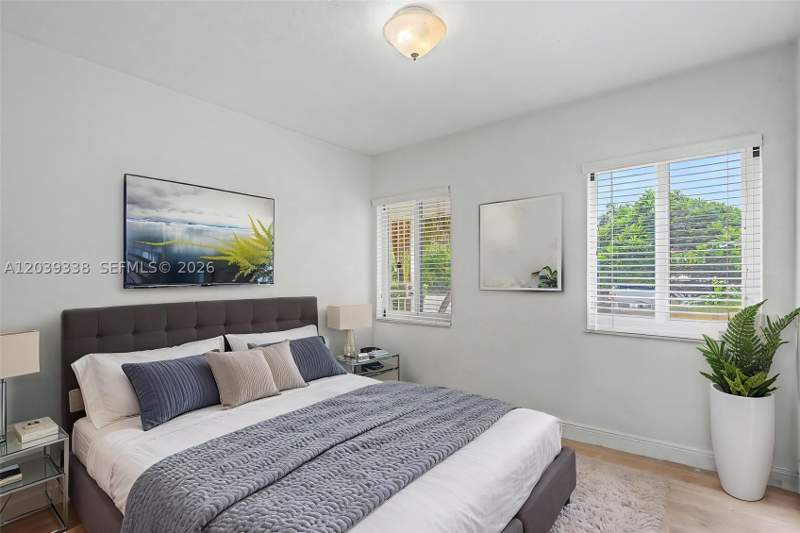 3 bedroom SingleFamilyResidence at 702 Boabadilla St, Coral Gables Flagler Stre, Coral Gables — photo 4