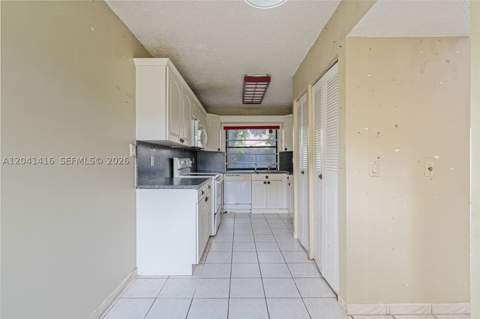 6233 NW 170th Ter, Miami FL - photo 19 of 44