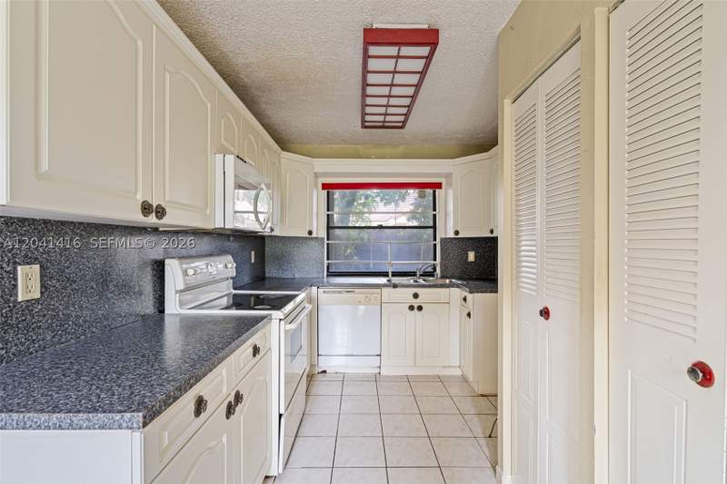 2 bedroom Townhouse at 6233 NW 170th Ter, Villa Homes At The Moors, Miami — photo 4