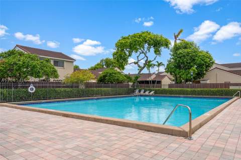 6233 NW 170th Ter, Miami FL - photo 7 of 44