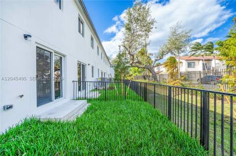 5125 SW 37th St, Pembroke Park FL - photo 12 of 20