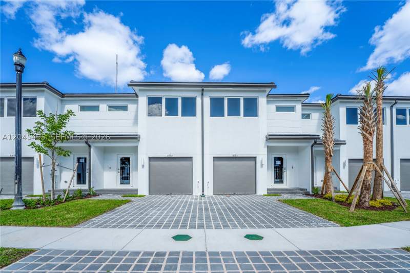 3 bedroom Townhouse at 5125 SW 37th St, Magnolia Park, Pembroke Park — photo 5