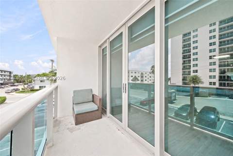 7501 E Treasure Dr 2S, North Bay Village FL - photo 18 of 31