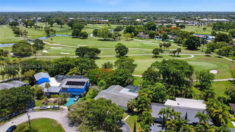3 bedroom SingleFamilyResidence at 9720 Palmetto Club Ln W, Palmetto Country Club Est, Miami — photo 3