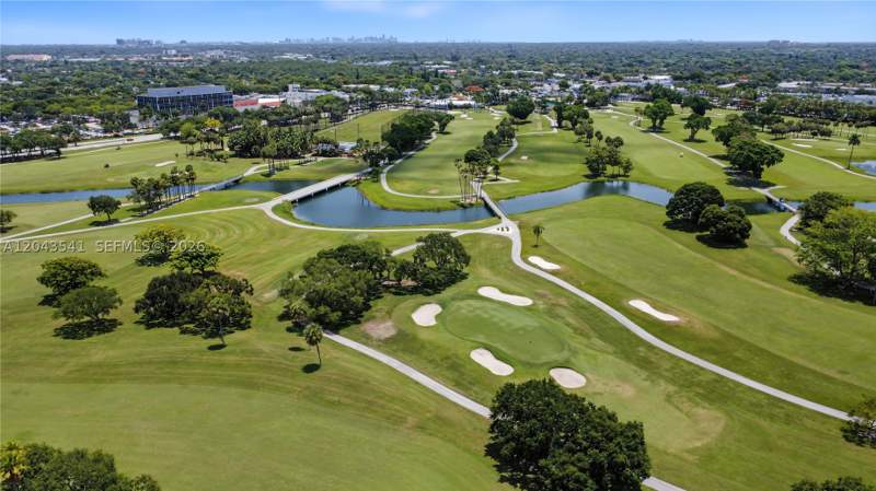 3 bedroom SingleFamilyResidence at 9720 Palmetto Club Ln W, Palmetto Country Club Est, Miami — photo 4