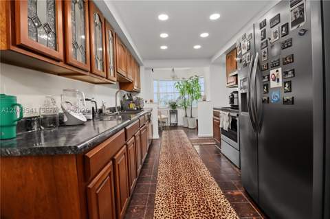 9720 Palmetto Club Ln W, Miami FL - photo 7 of 29