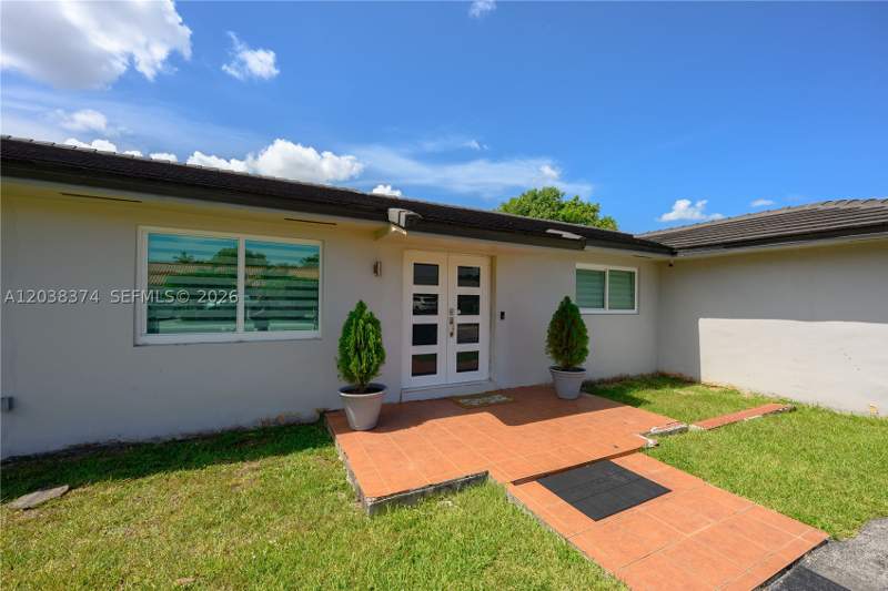 4 bedroom SingleFamilyResidence at 9724 SW 4th Terrace, West Gdn 1st Addn Sec 2, Miami — photo 2