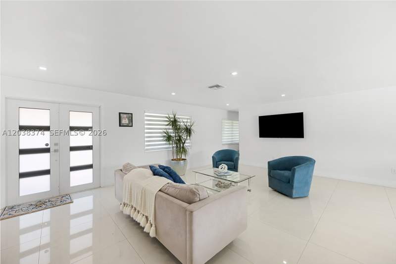 4 bedroom SingleFamilyResidence at 9724 SW 4th Terrace, West Gdn 1st Addn Sec 2, Miami — photo 5