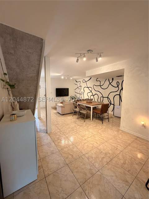 8925 NE 4 Avenue Rd 8925, Miami Shores FL - photo 7 of 20