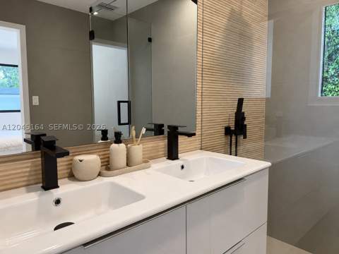 2 NE 91st St, Miami Shores FL - photo 17 of 20