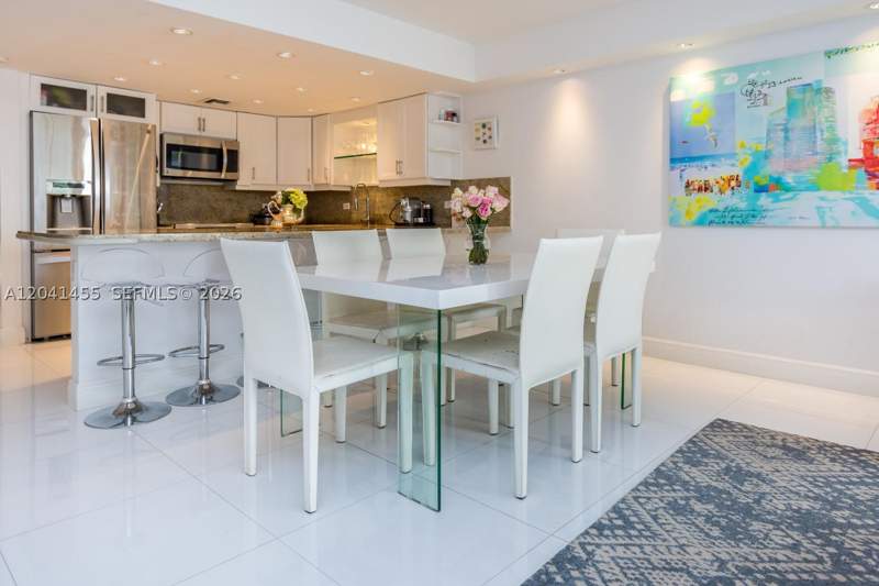 2 bedroom Townhouse at 425 Grapetree Dr 206, Grapetree Townhouse Condo, Key Biscayne — photo 5