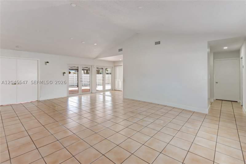 3 bedroom SingleFamilyResidence at 10125 SW 139th Pl, Royal Glen, Miami — photo 3