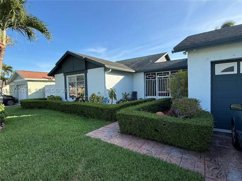 4 bedroom SingleFamilyResidence at 15622 SW 142nd Ct, R J Katz Sub, Miami — photo 2