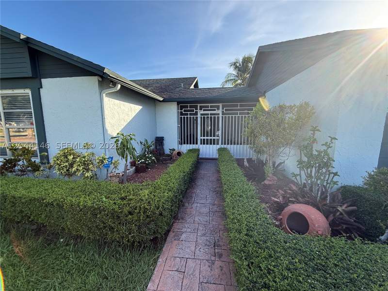 4 bedroom SingleFamilyResidence at 15622 SW 142nd Ct, R J Katz Sub, Miami — photo 3