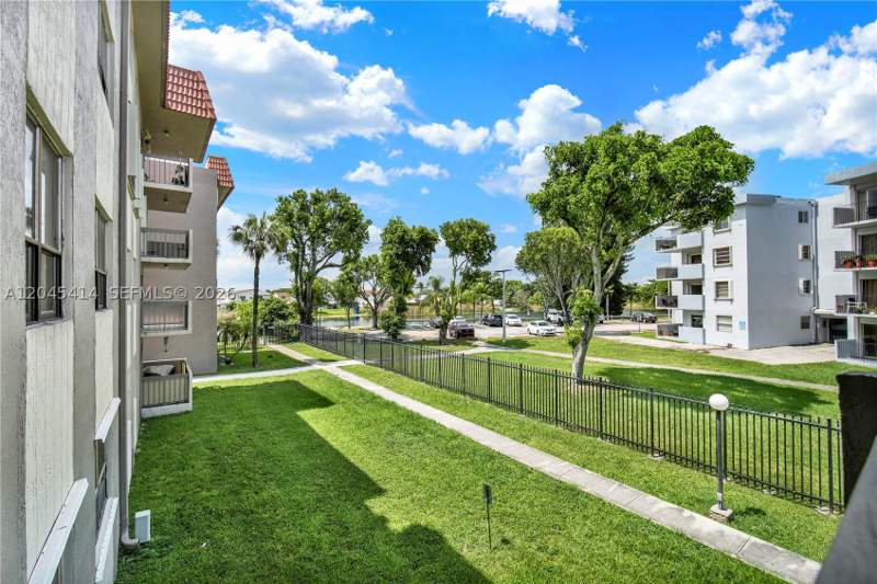 2 bedroom Condominium at 1101 SW 122nd Ave 205, Garden Lake Towers Condo, Miami — photo 5
