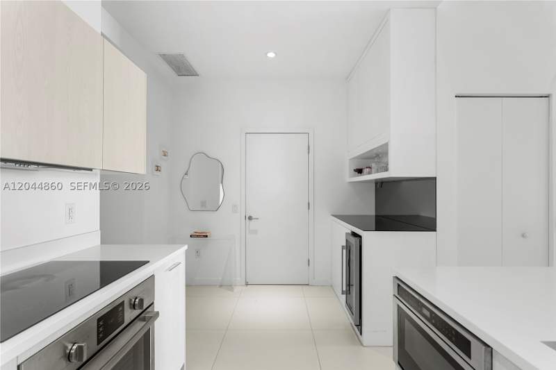 1 bedroom Condominium at 501 NE 31st St 204, Paraiso Bayviews Condo, Miami — photo 3